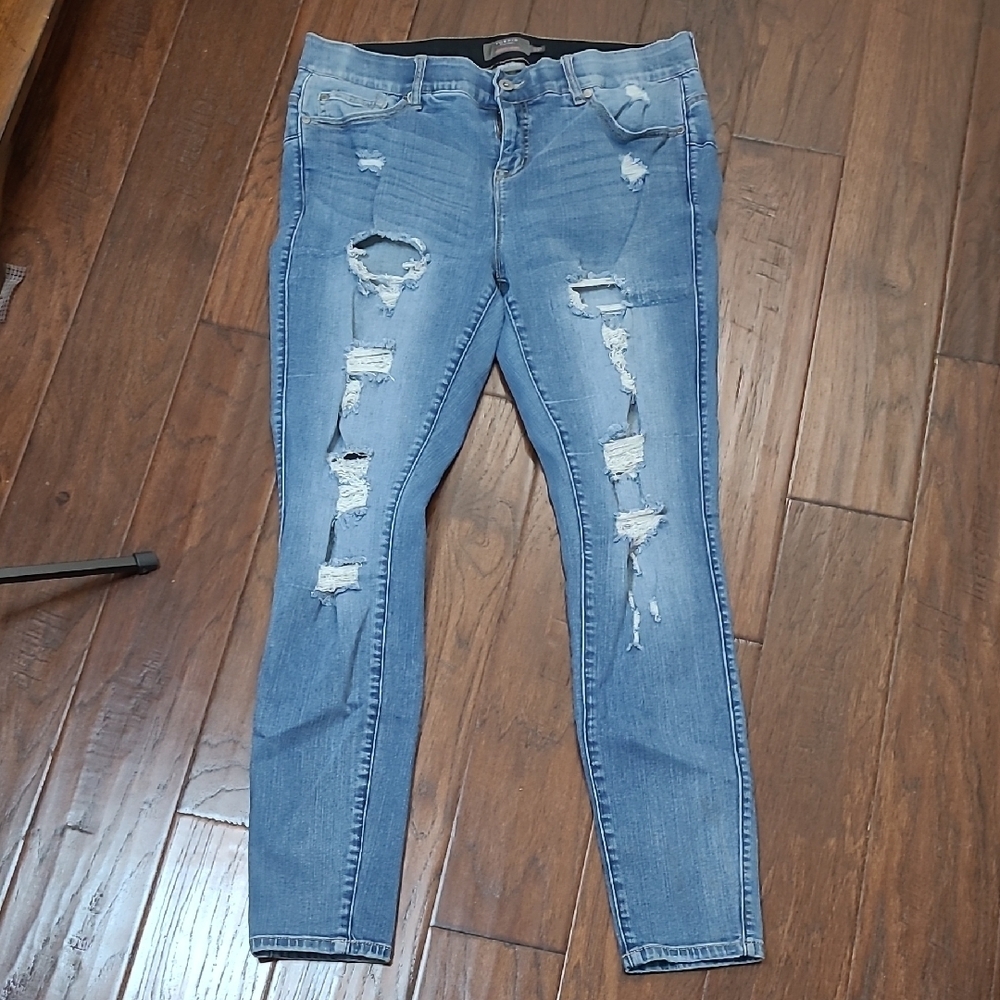 Torrid Distressed Bombshell Skinny Jeans size 16 TALL